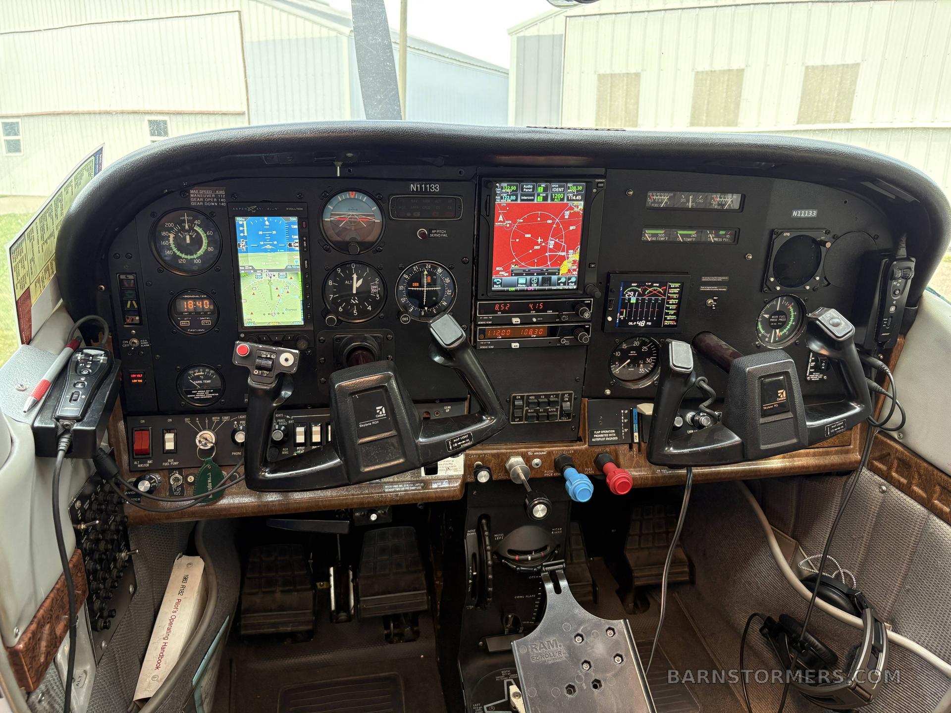 1983 Cessna 182 thumbnail 5