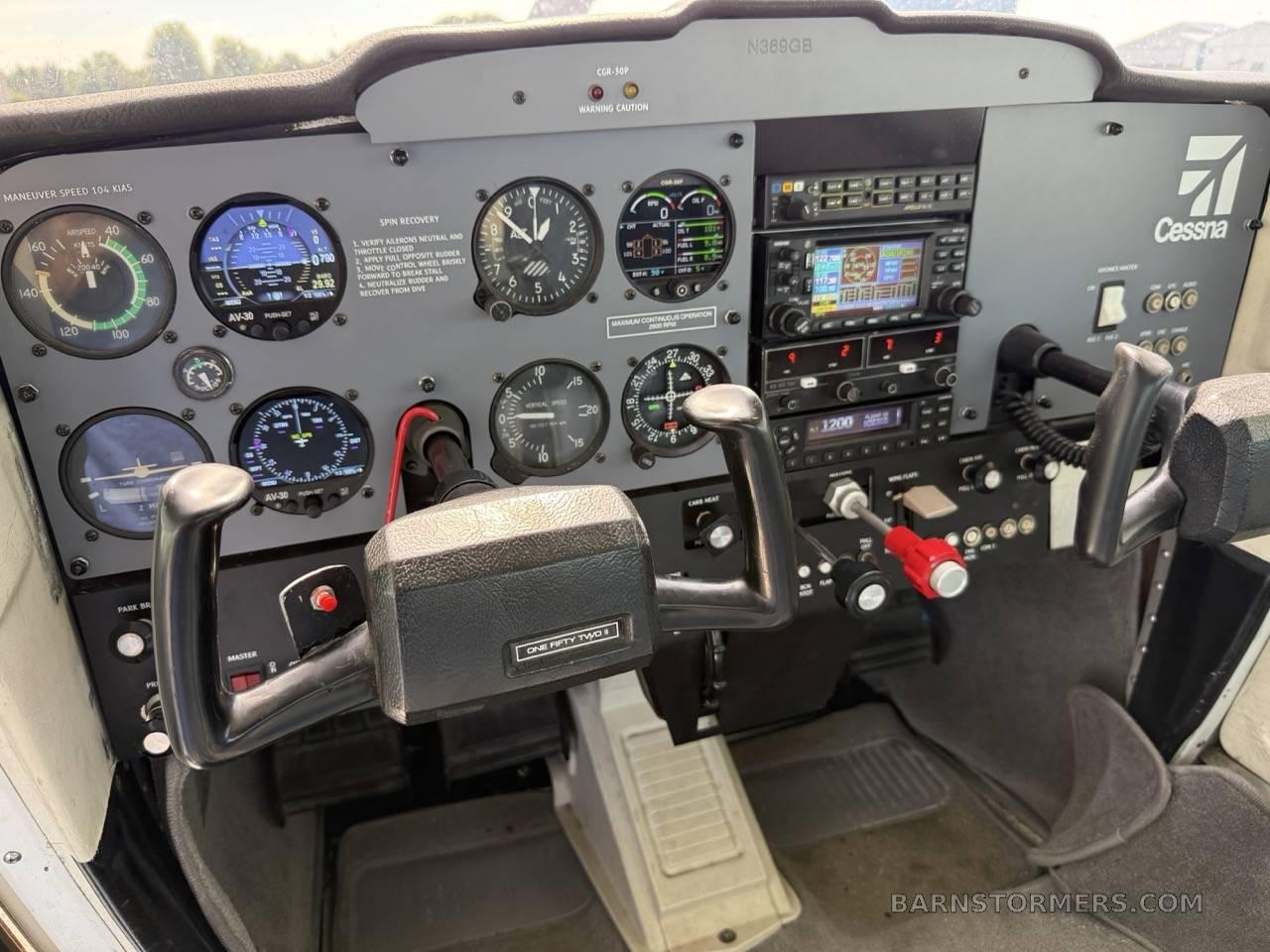 1981 Cessna 152 thumbnail 2