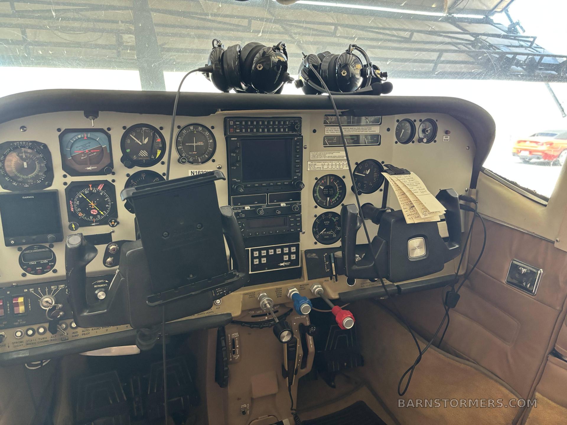 1975 Cessna 210 thumbnail 4