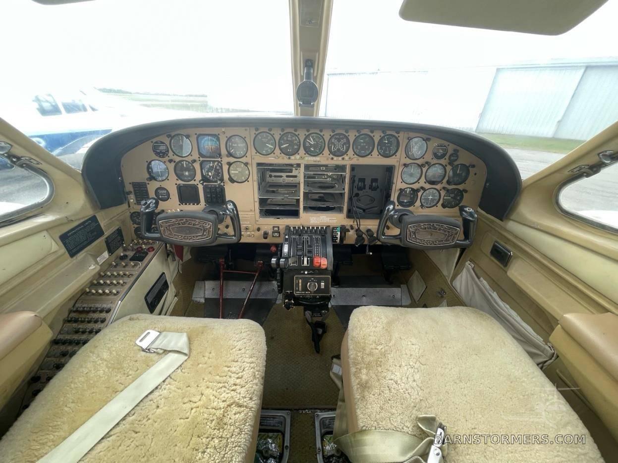 1976 Cessna 414 thumbnail 2