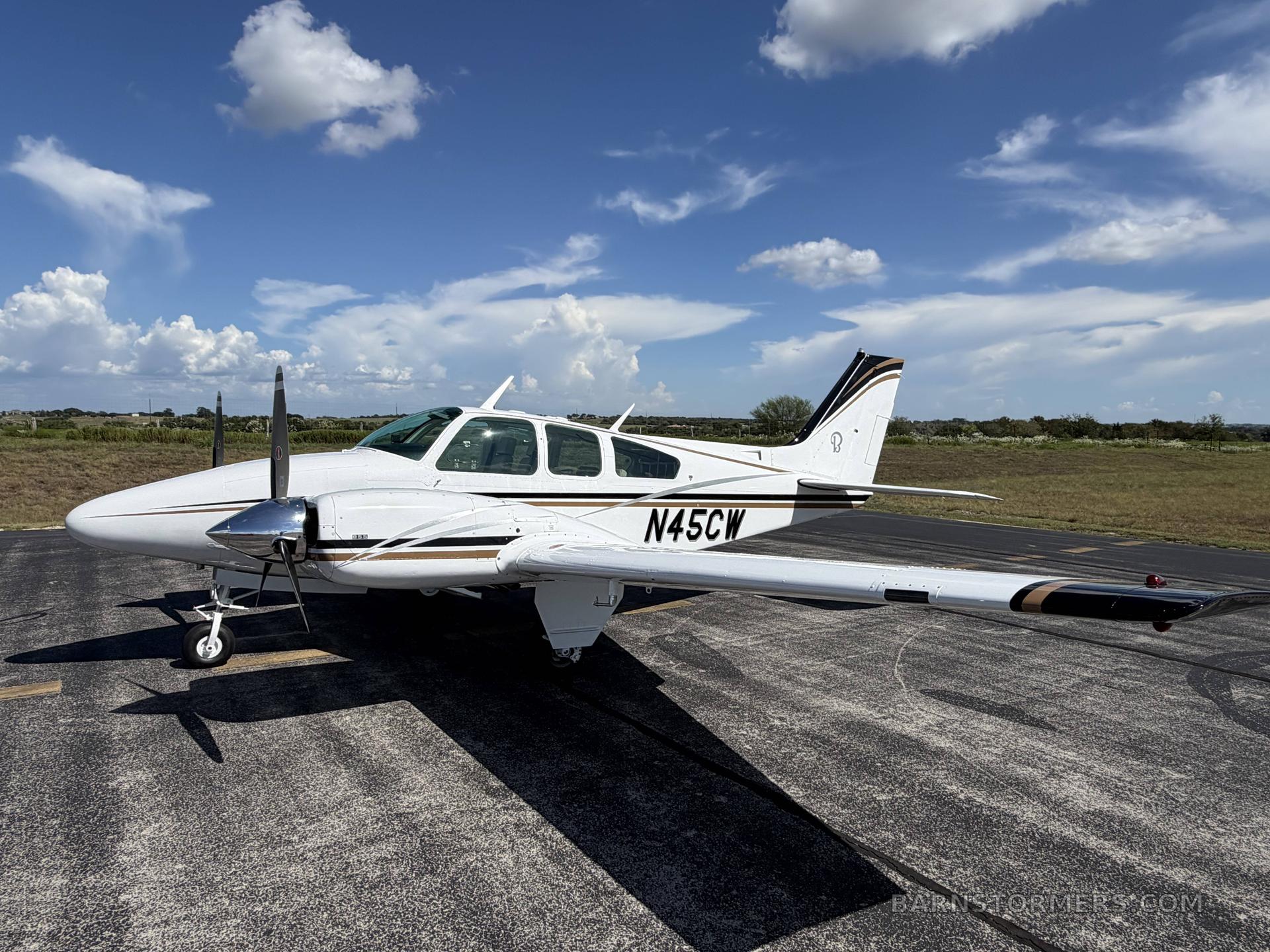 1970 Beechcraft Baron thumbnail 2