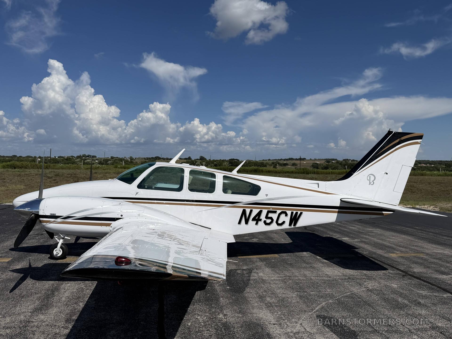 1970 Beechcraft Baron thumbnail 3