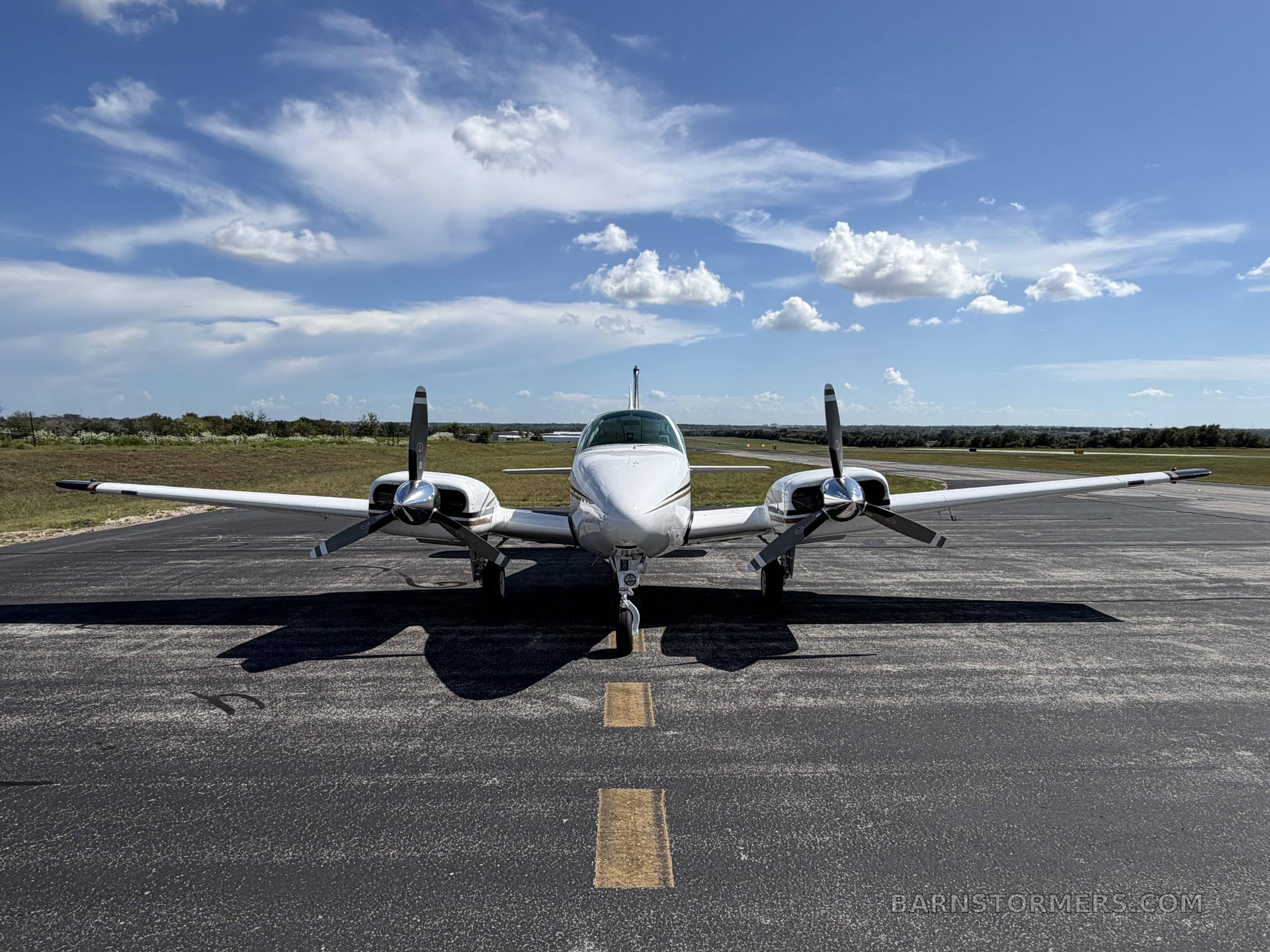1970 Beechcraft Baron thumbnail 4