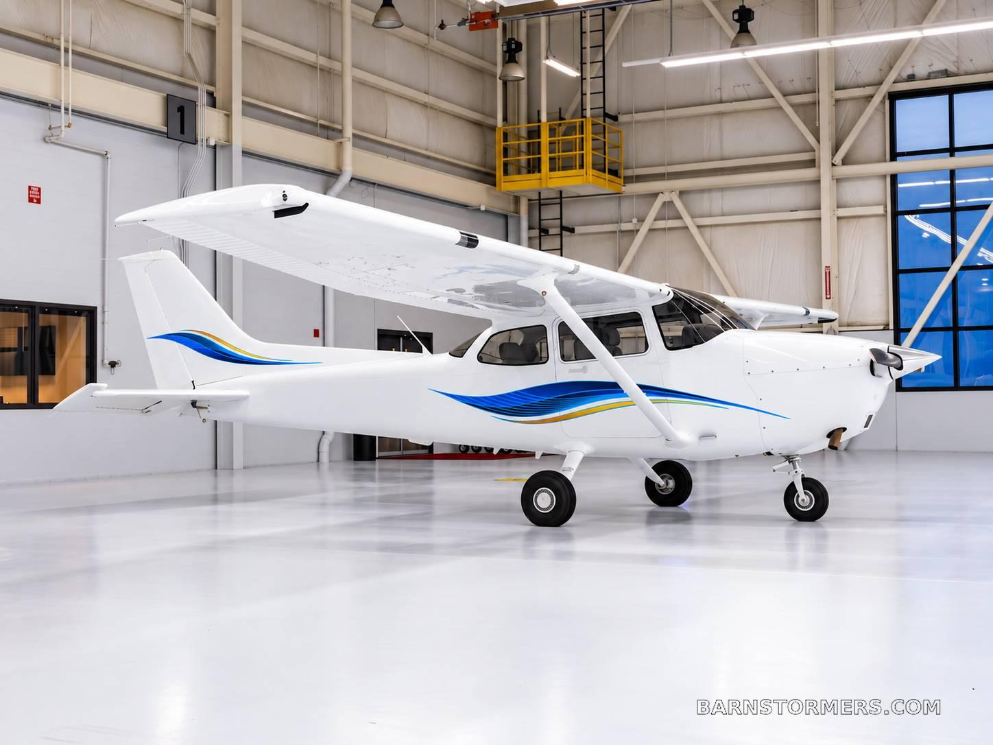 2024 Cessna 172 thumbnail 3