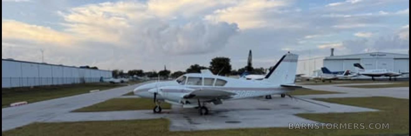 1966 Piper Aztec thumbnail 2
