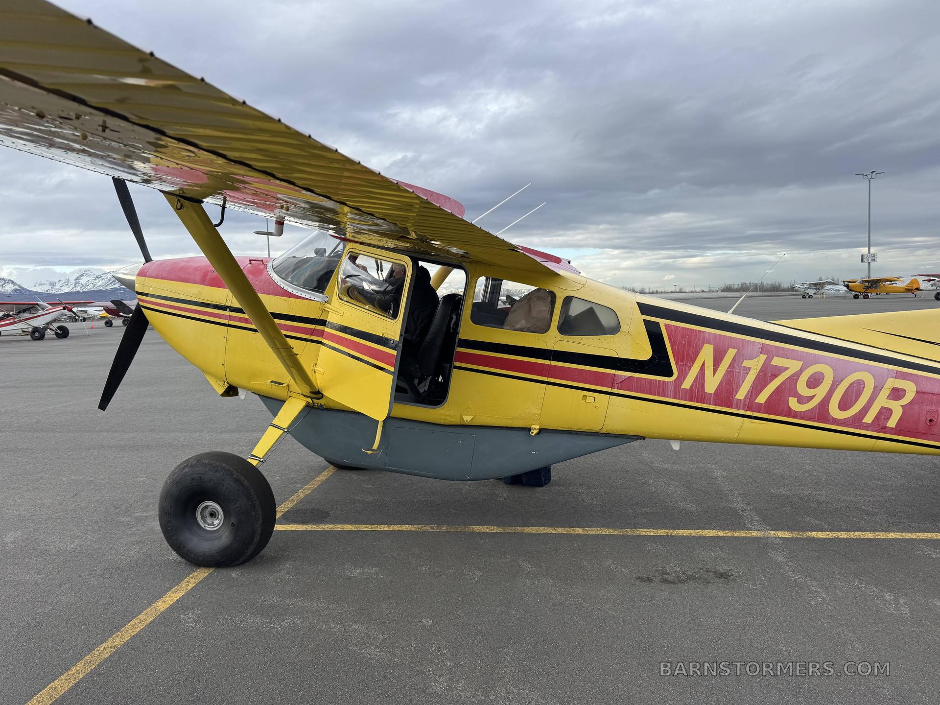 1974 Cessna 185 thumbnail 4