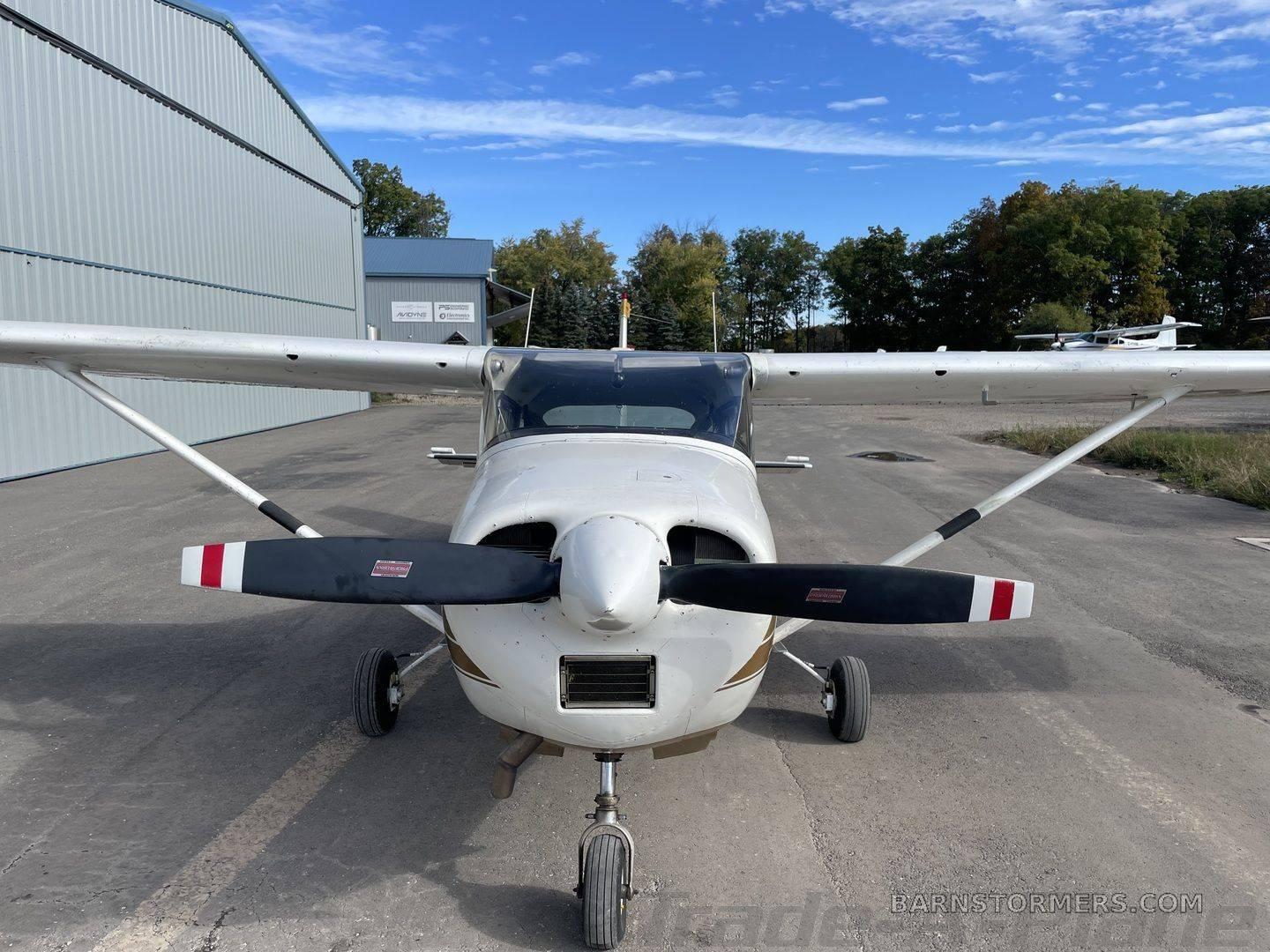1968 Cessna 182 thumbnail 2