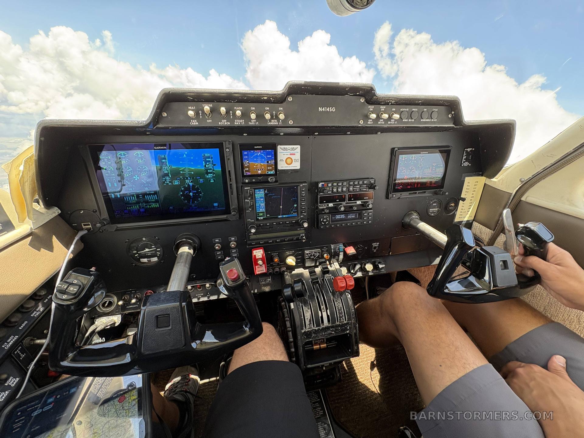 1967 Cessna 310P, photo 2