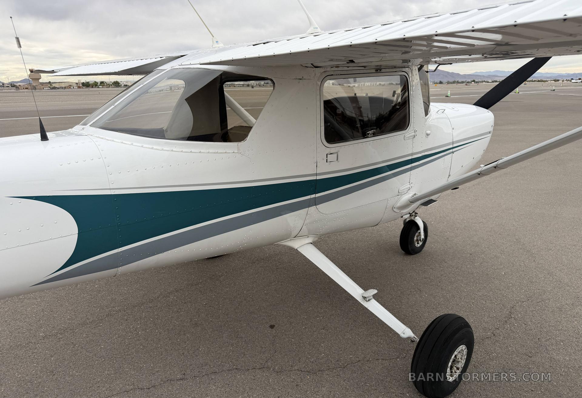 1979 Cessna 152 thumbnail 2