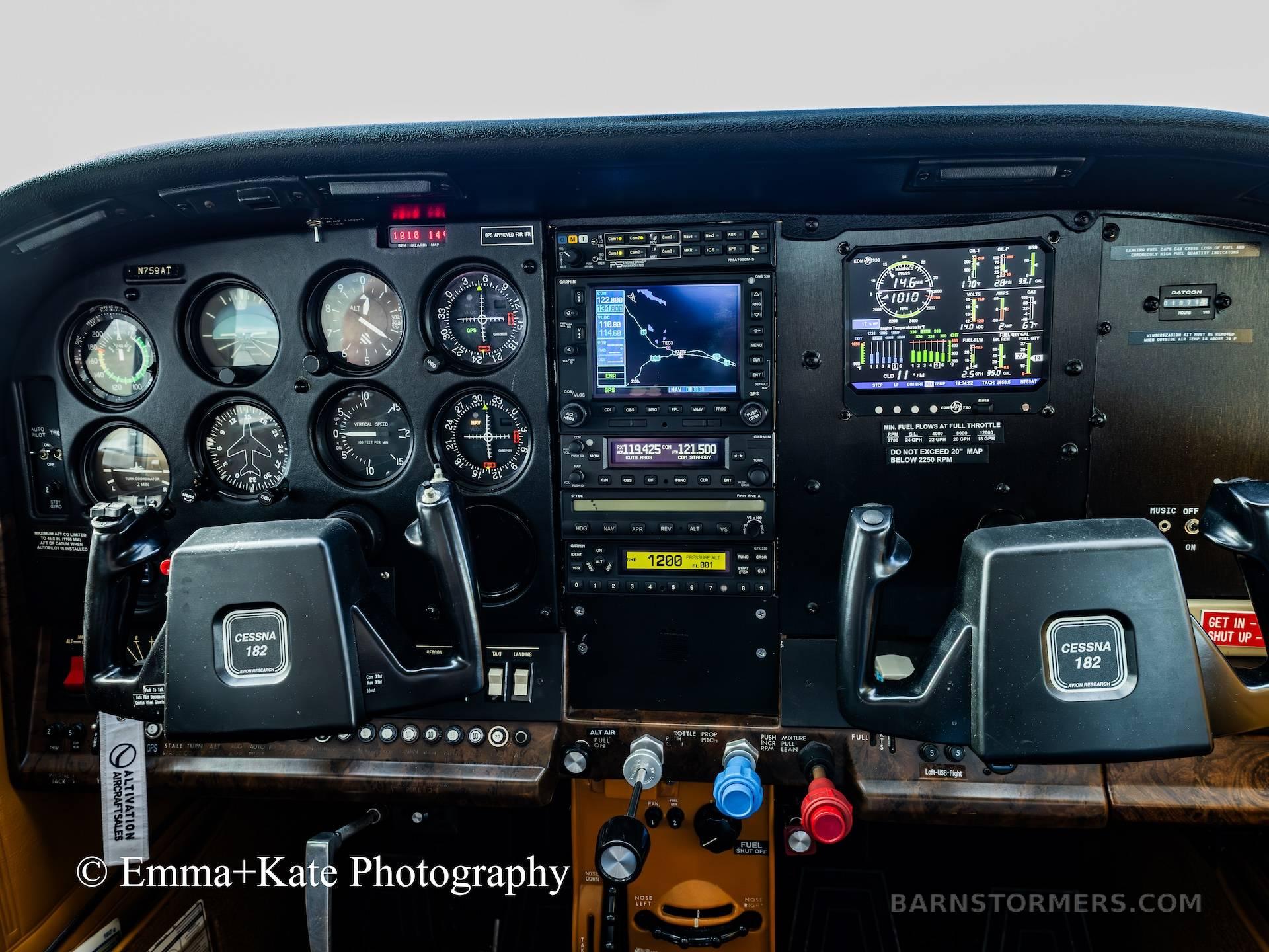 1977 Cessna 182 thumbnail 5