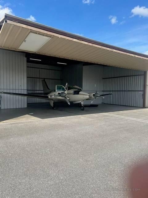 1975 Beechcraft Baron thumbnail 5