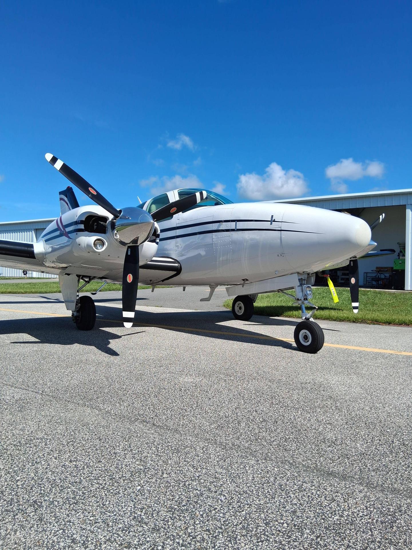 1981 Beechcraft Baron thumbnail 2