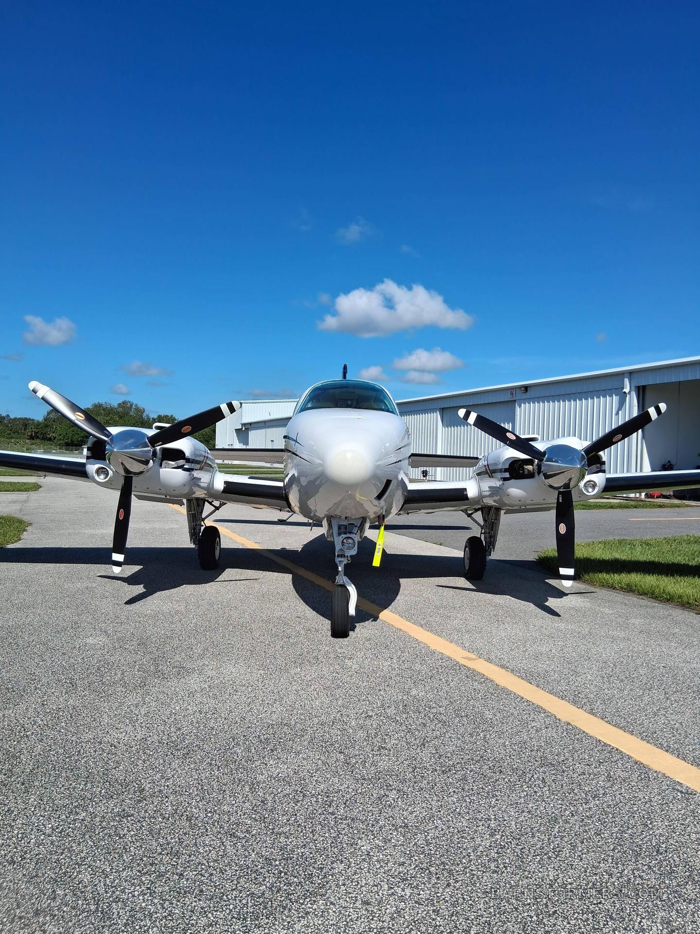 1981 Beechcraft Baron thumbnail 4