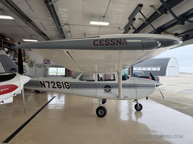 CESSNA SKYHAWK 4
