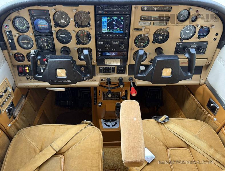 1977 CESSNA 210M 5