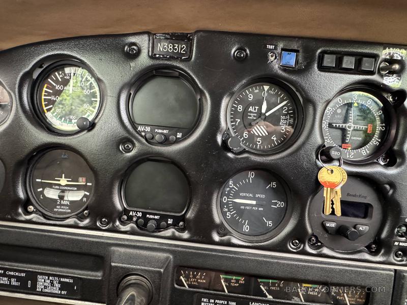 LOW TIME 1977 PIPER CHEROKEE 3