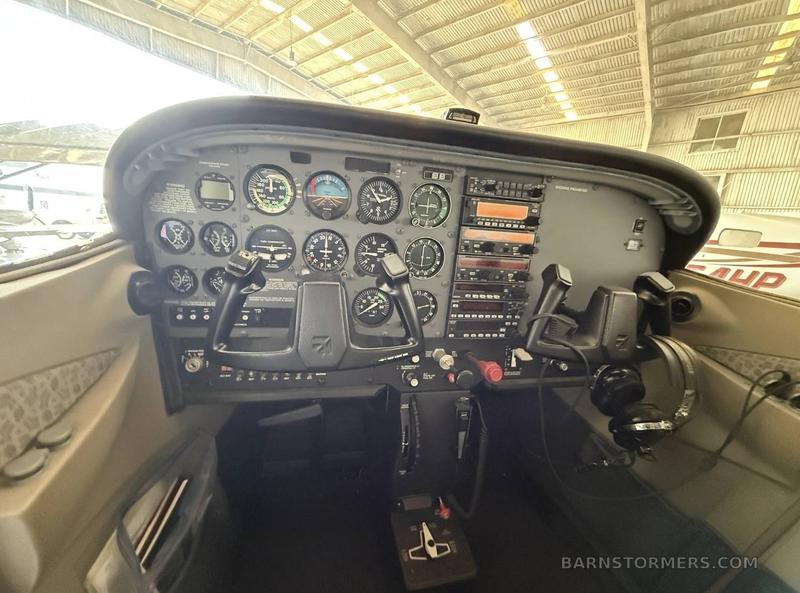 2000 CESSNA 172S 5