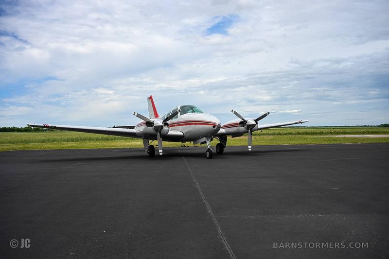 1964 BEECH B55 BARON 4