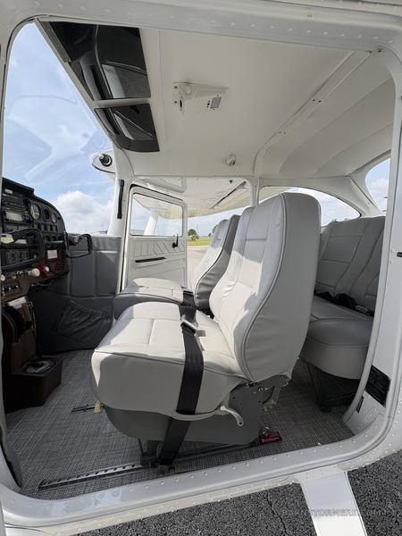 CESSNA 172G 4